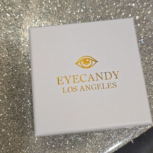 Eye Candy Double-Sided Gold Heart Charm Bracelet - Picture 6 of 6